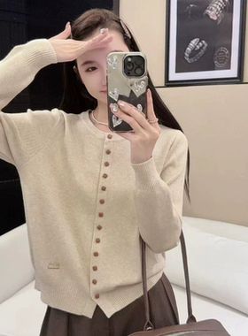 2025春季新款简约百搭圆领单排小方扣柔软针织开衫上衣潮