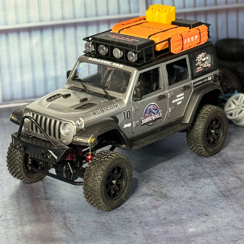 莽牛模型男攀爬车1比12遥控车