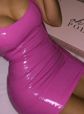 2025欧美风PU皮纯色吊带连衣裙女紧身皮裙性感无袖皮革辣妹包臀裙