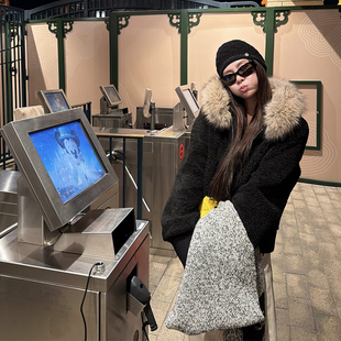 tingtings 颗粒绒毛领环保皮草外套女冬季保暖显瘦连帽毛毛上衣