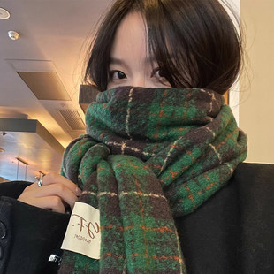 日系显白复古绿色格子围巾女冬季2025新款仿羊绒围脖学生百搭气质