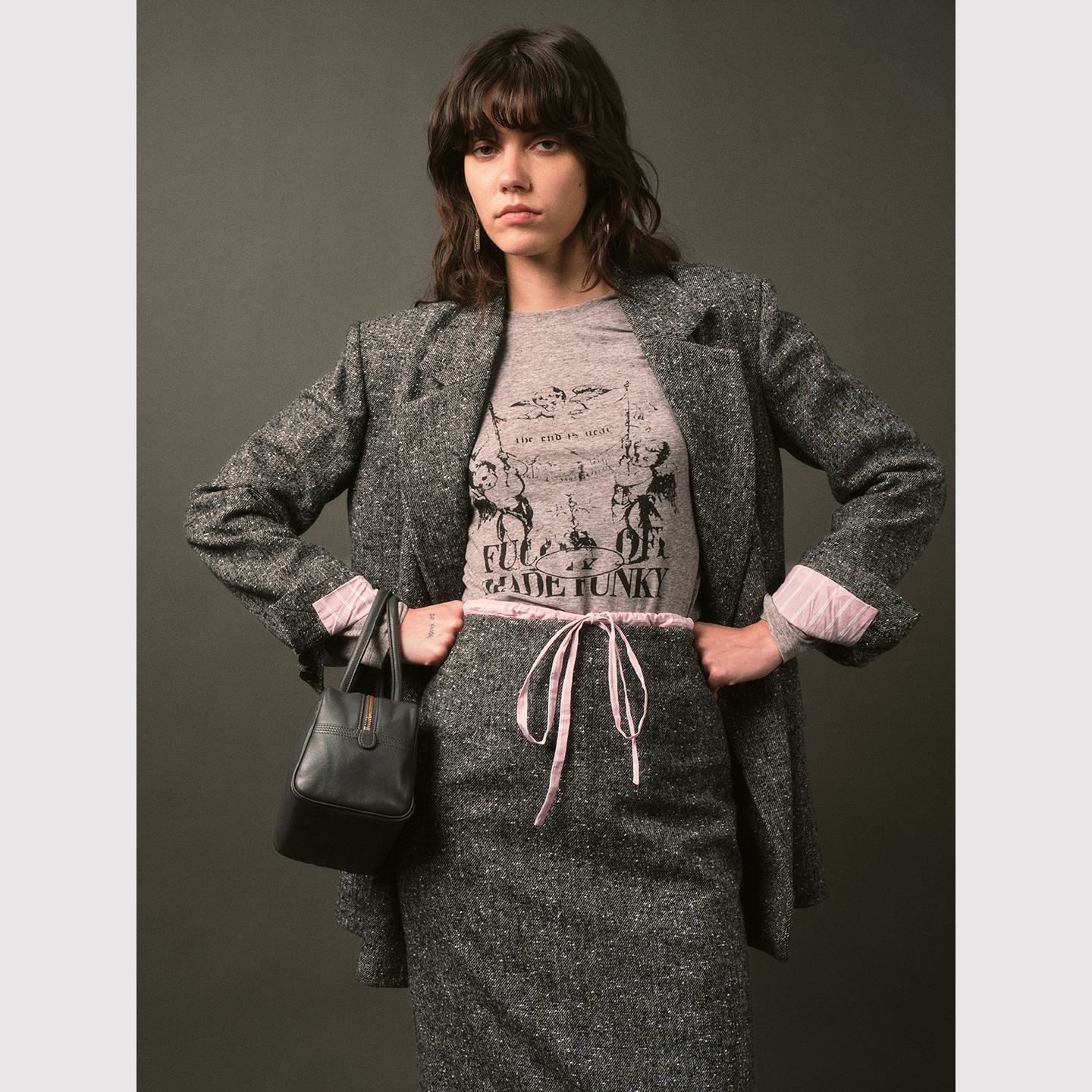 TOP家 一裙多穿 法式粉条纹贴布绣里衬平驳领双排扣羊毛西服+半裙