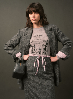 TOP家 一裙多穿 法式粉条纹贴布绣里衬平驳领双排扣羊毛西服+半裙