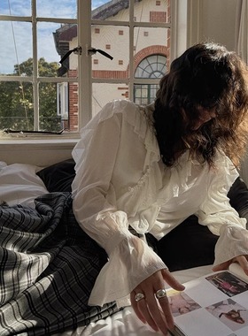 TOP家 层叠浪漫 法式复古宫廷风白色重工荷叶边v领长袖宽松衬衫女