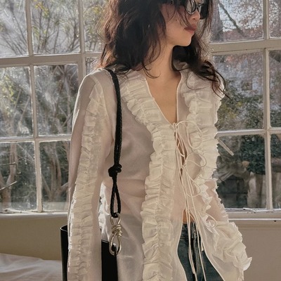 TOP家 浪漫意境 法式复古仙气褶皱肌理纱V领木耳边门襟系带衬衫