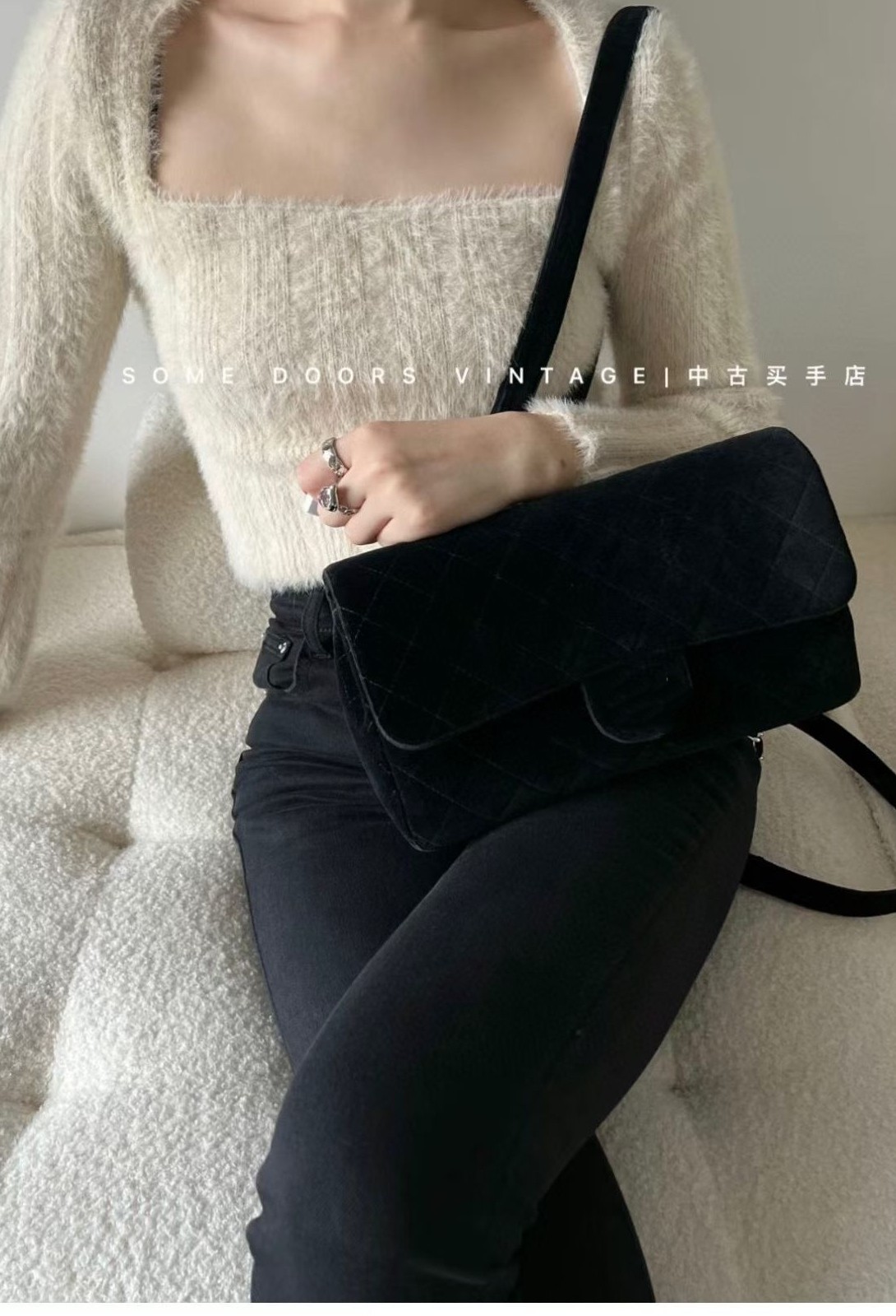 中古款黑银丝绒双肩背包