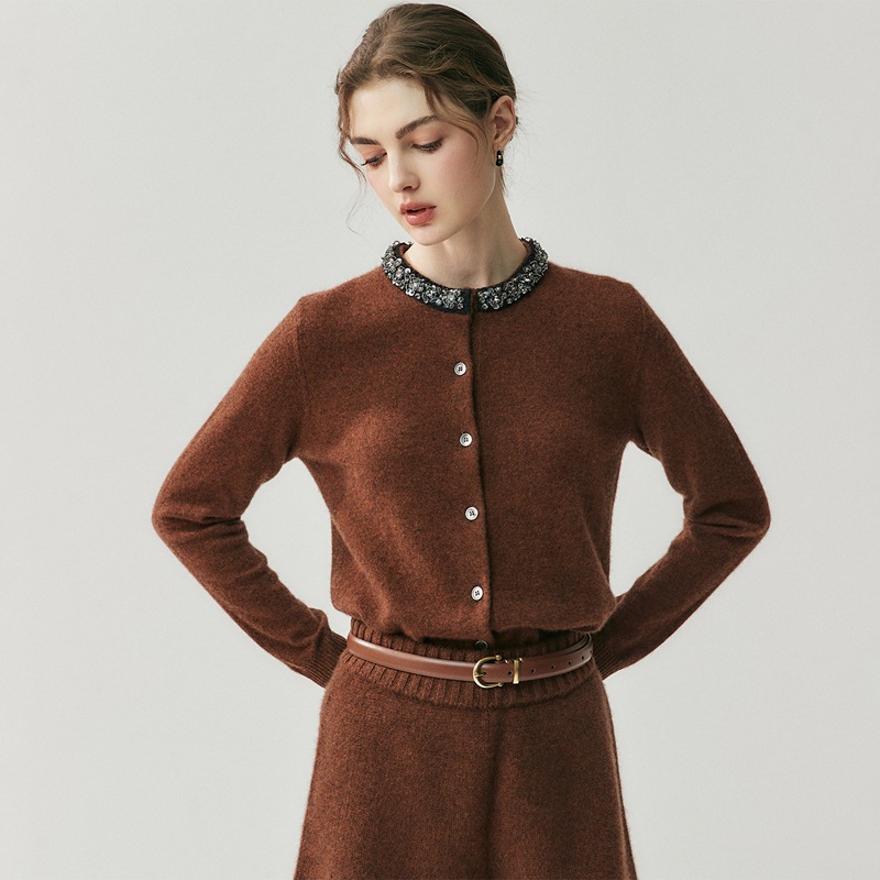 轻奢蓬松钉珠山羊绒针织开衫女2025秋冬新款圆领显瘦毛衣外套羊毛