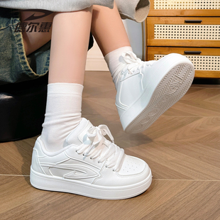 德尔惠小白鞋女款2026新款爆款厚底时尚百搭配裙子透气运动鞋板鞋