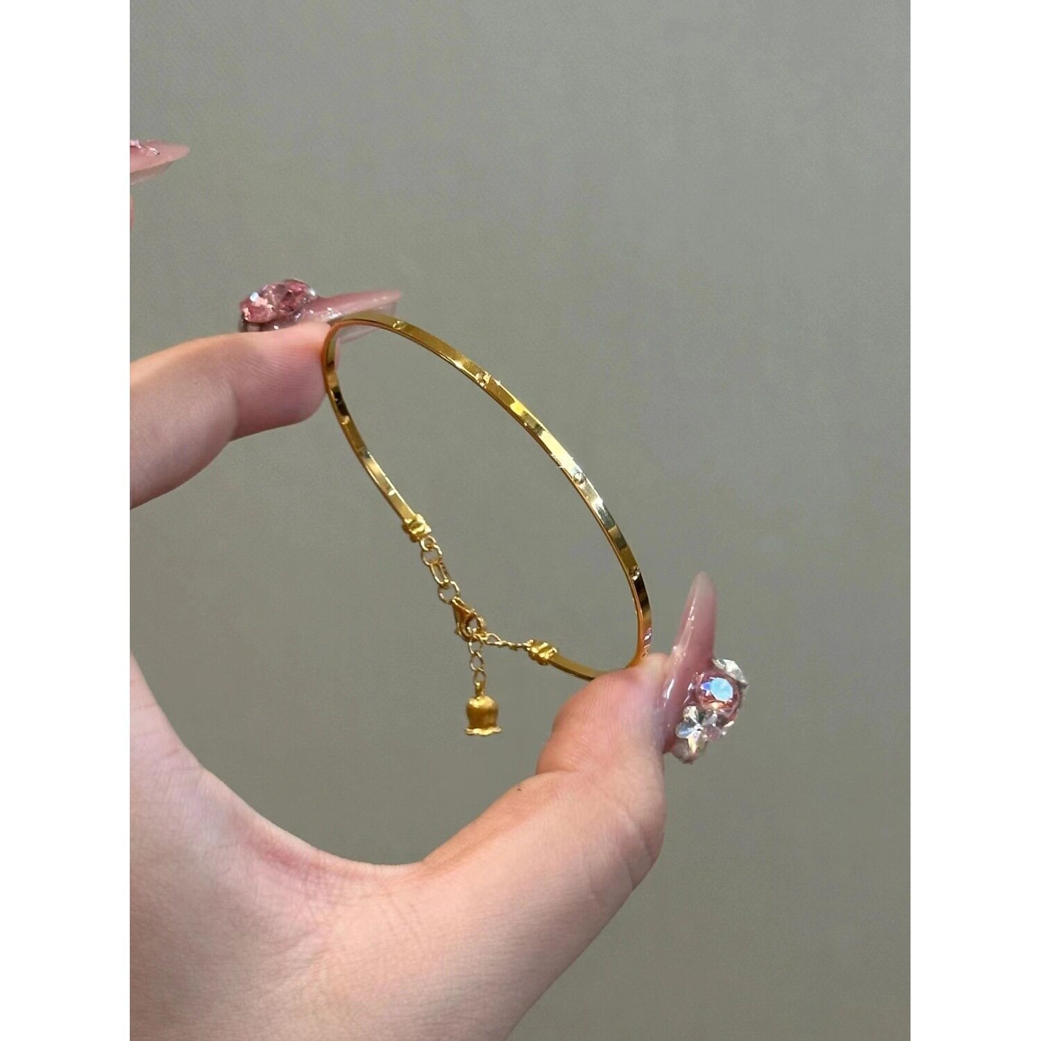 黄金色铃兰花手镯女精致小众显气质轻奢手环时尚个性极简超细设计