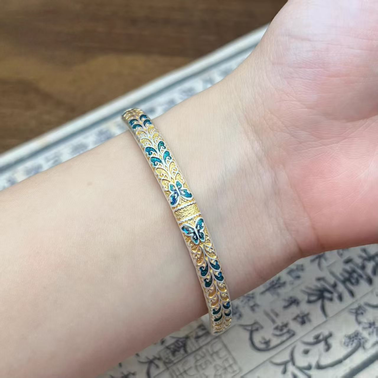描金珐琅蝴蝶推拉手镯女本命年送女友妈妈生日礼物手镯子包邮