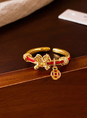红色编织绳金色钱币小马开口戒指女2026新款爆款食指指环小众设计