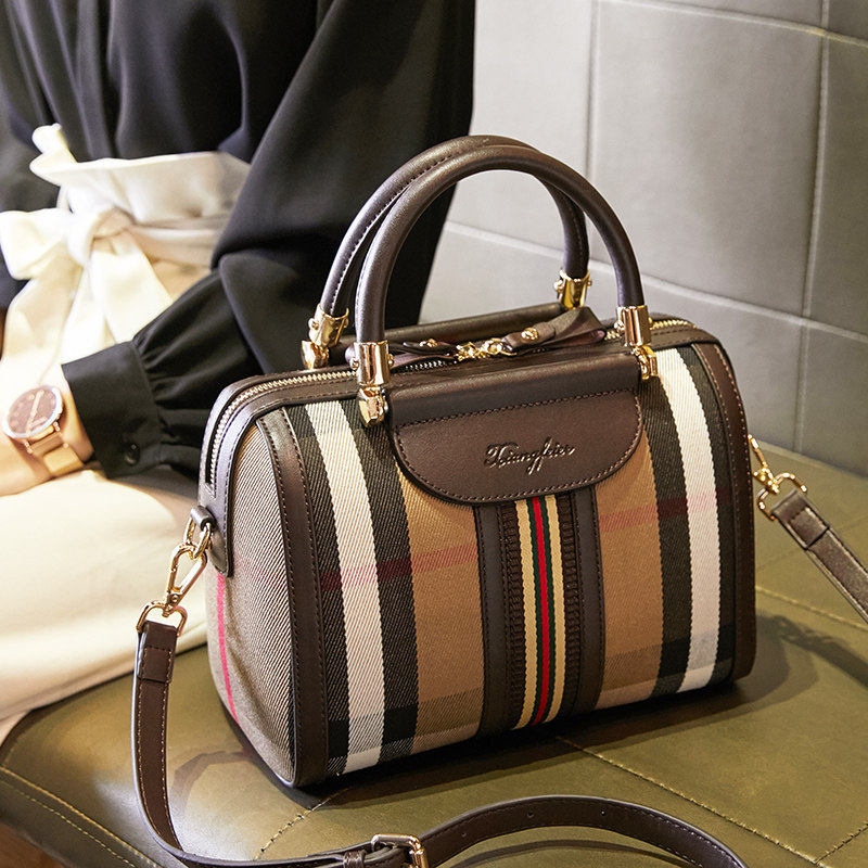 春夏百搭大气波士顿枕头包女气质新款帆布格子单肩斜挎手提大包包