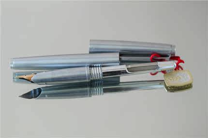长虹811金笔12k.全新库存2000年收购的老钢笔正宗名牌，钢笔60元