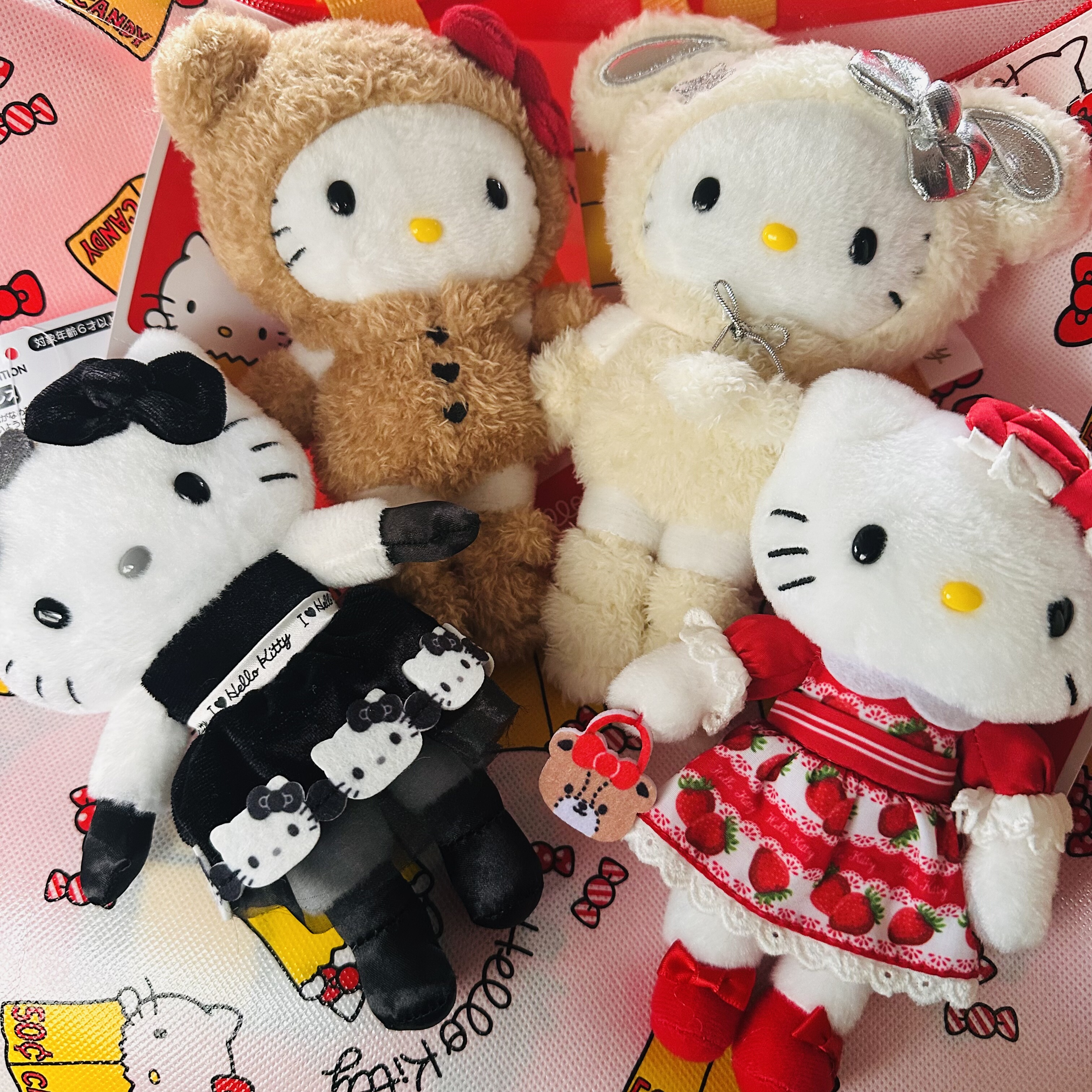 挂件hello kitty三丽鸥玩偶日本50周年展会限定豹纹兔子长腿娃娃 - 实物图