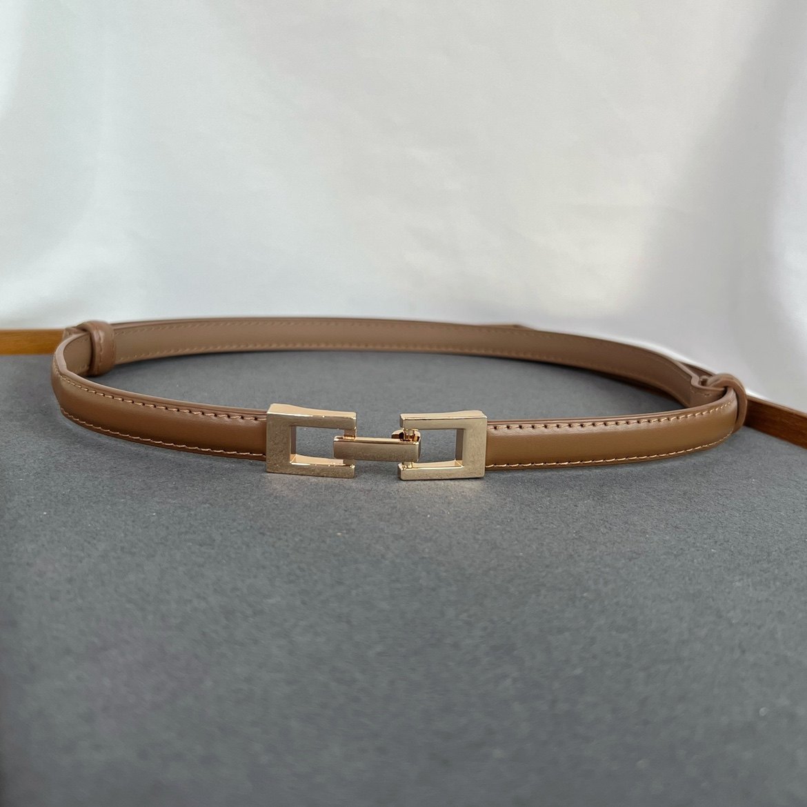 女士新款法式挂钩对扣大小可调节腰带简约牛皮显瘦搭配连衣裙皮带