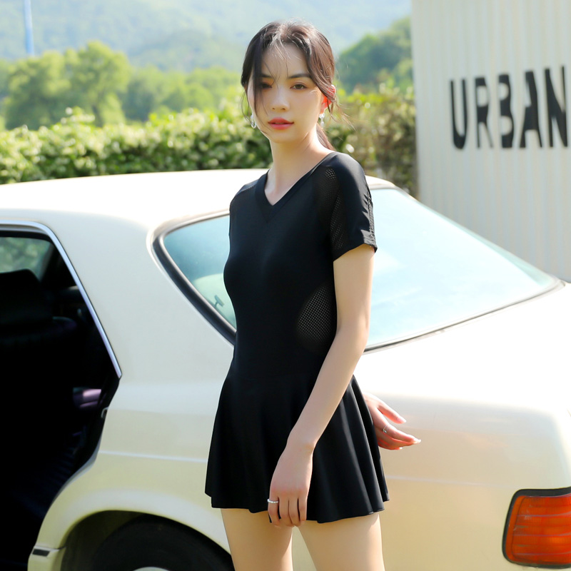黑色泳衣女士夏季连体2025年新款游泳馆专用保守大码裙式胖MM泳装