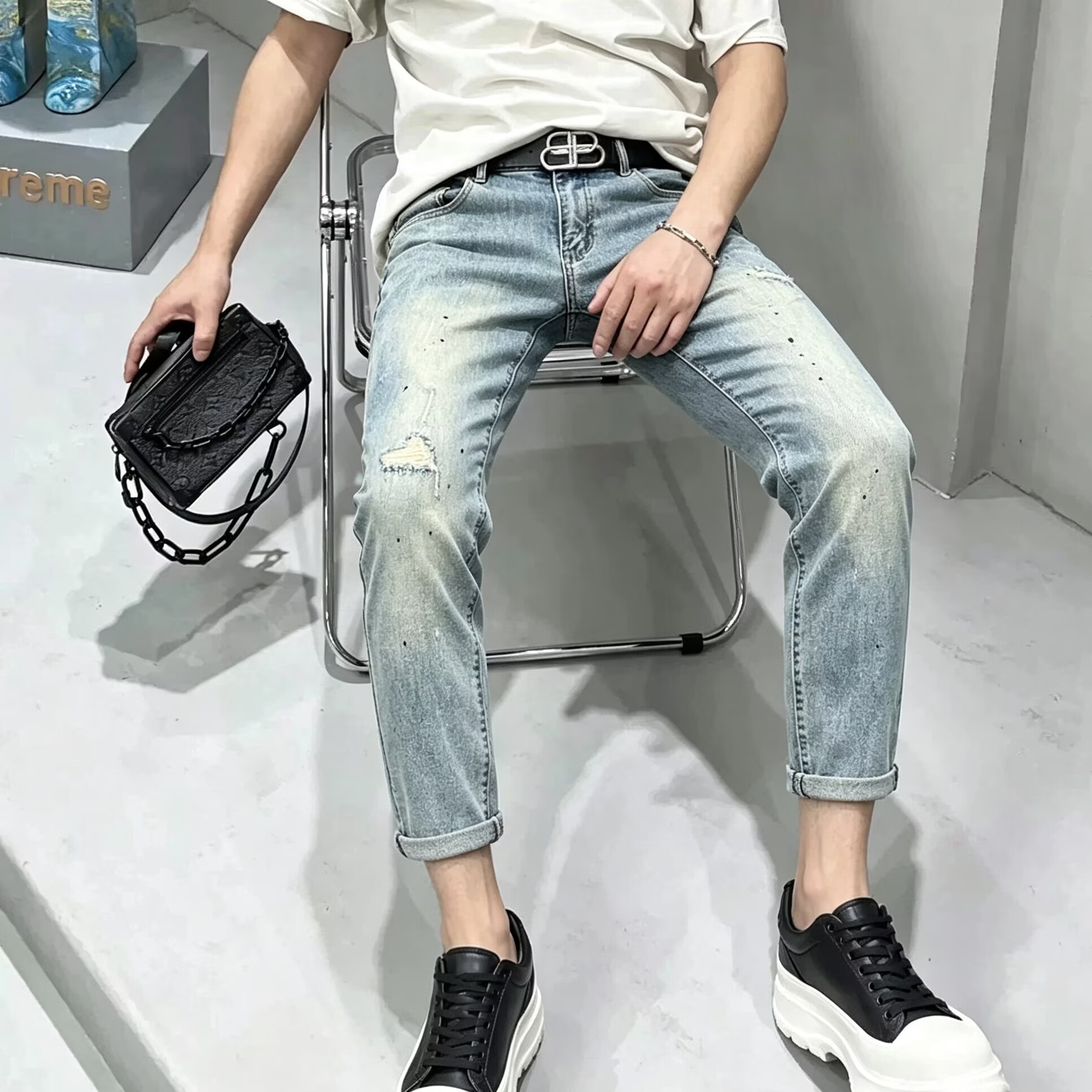 设计款复古浅蓝色牛仔裤男修身