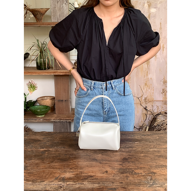 芝士商店~韩系白色慵懒风枕头包女通勤手提波士顿包包单肩腋下包,箱包皮具/热销女包/男包,通用款女包,淘宝优惠券,粉丝福利购,淘宝优惠卷