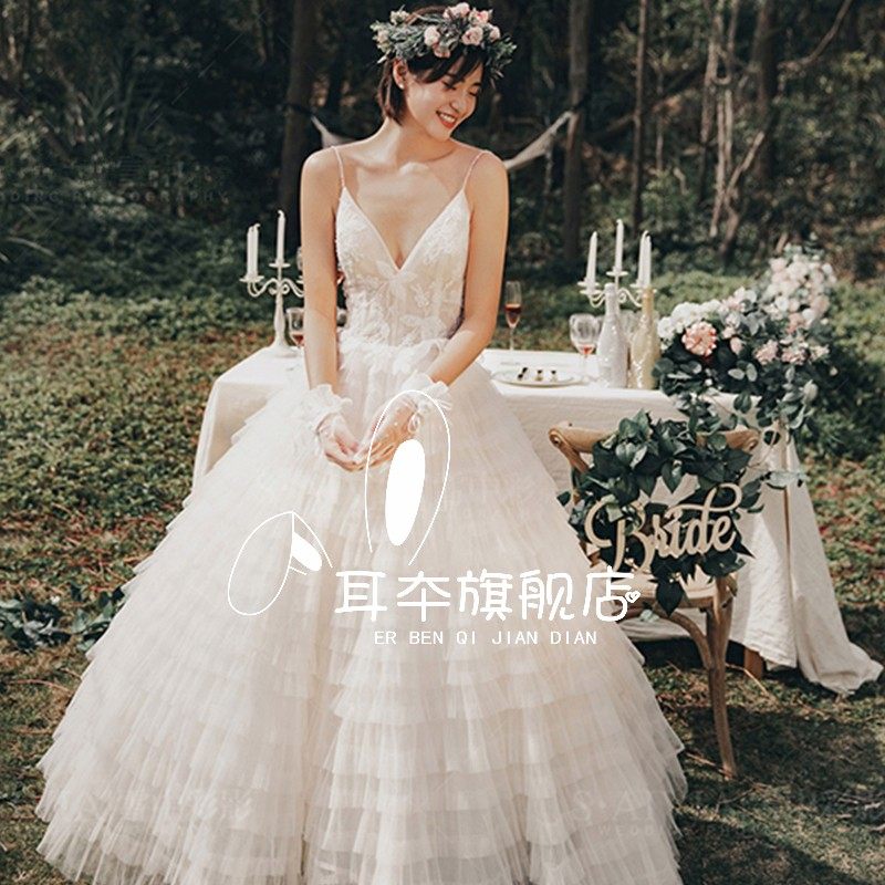 影楼主题婚纱摄影服装外情侣景草坪吊肩唯美旅拍写真轻纱礼服