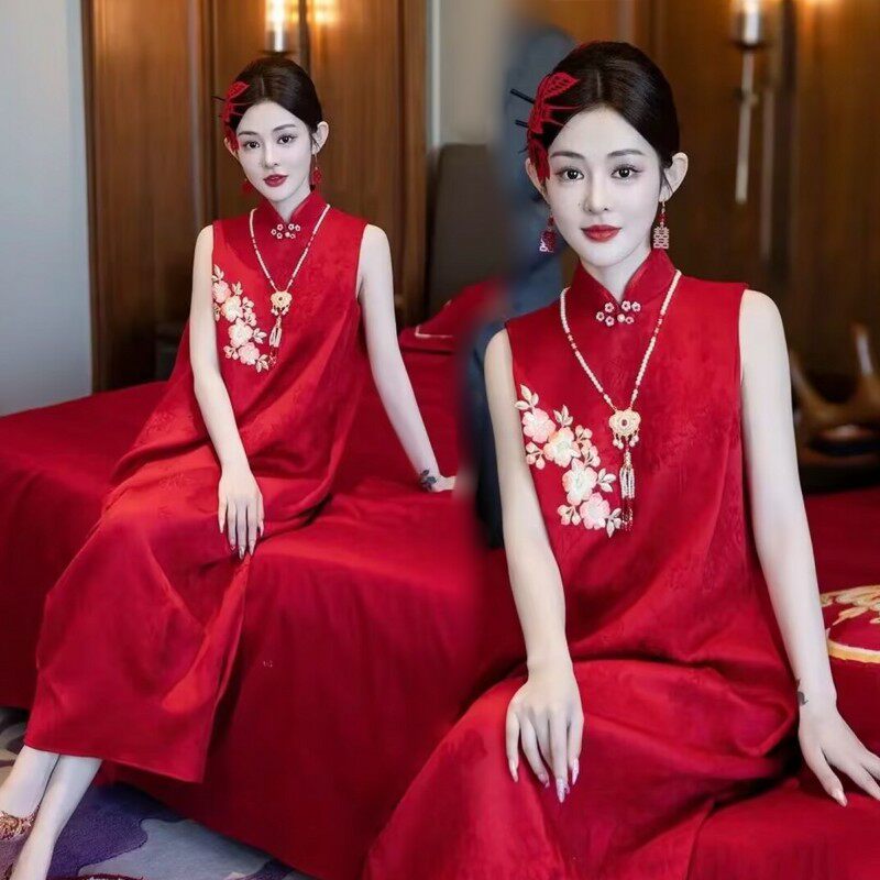 新中式晨袍女新娘高级感订婚改良无袖酒红色旗袍结婚敬酒服小个子