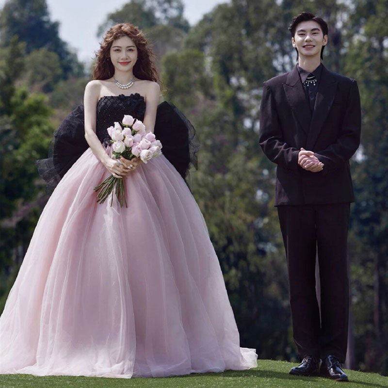 影楼拍照主题服装彩纱粉色黑色蝴蝶结抹胸外景草坪旅拍摄婚纱礼服