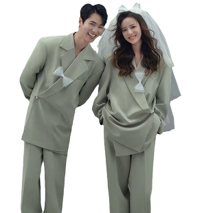 2023新款影楼摄影情侣西装展会旅街拍主题时尚杂志照艺术写真服装