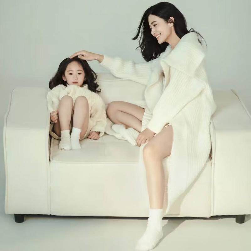 母女摄影简约拍照亲子摄影毛衣