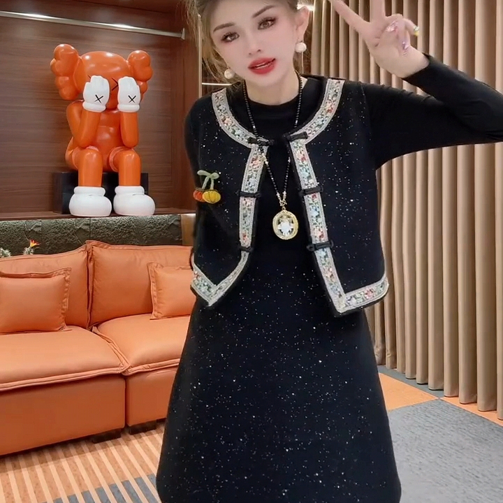 新中式刺绣盘扣马甲+连衣裙套装