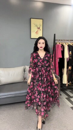 2023年夏季新款雪纺纱A字裙七分袖洋气时尚舒适透气玫瑰花连衣裙