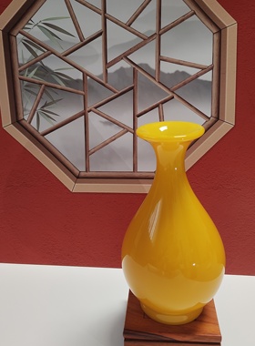 淄博特产，博山鸡油黄玉壶春花瓶高20余厘米，新房摆件，风水聚财