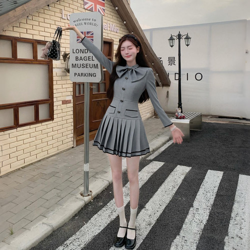 有里布2026秋季学院风气质高级感轻奢拼接蝴蝶结收腰连衣裙HY0163