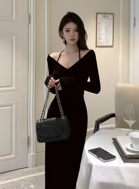 挂脖针织连衣裙女2025秋冬新款过年战袍毛衣裙性感包臀长裙D4157A