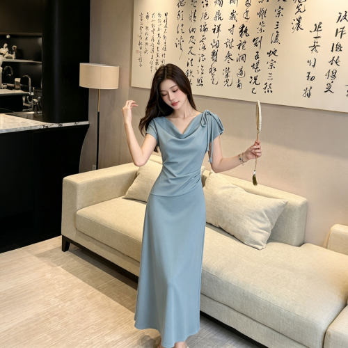 2026夏季新款设计感裙子法式大方得体一字肩显瘦收腰连衣裙D6579