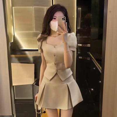 气质修身方领套装2026夏新款法式千金风百褶短裙两件套D1431