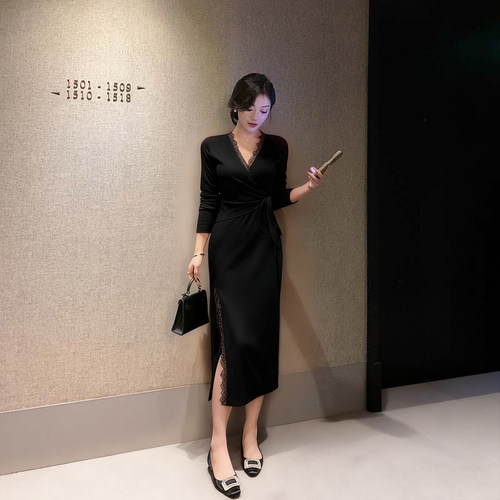 交叉绑带蕾丝边连衣裙2026春秋新款性感微胖掐腰裙打底长裙D4208