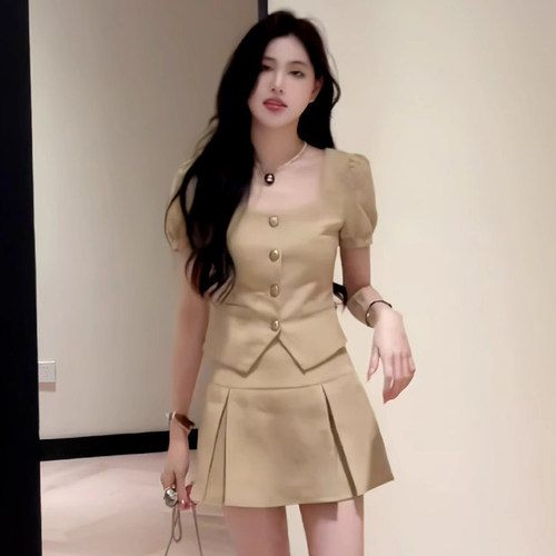 法式千金风套装2026夏新款气质修身方领百褶短裙两件套D1431