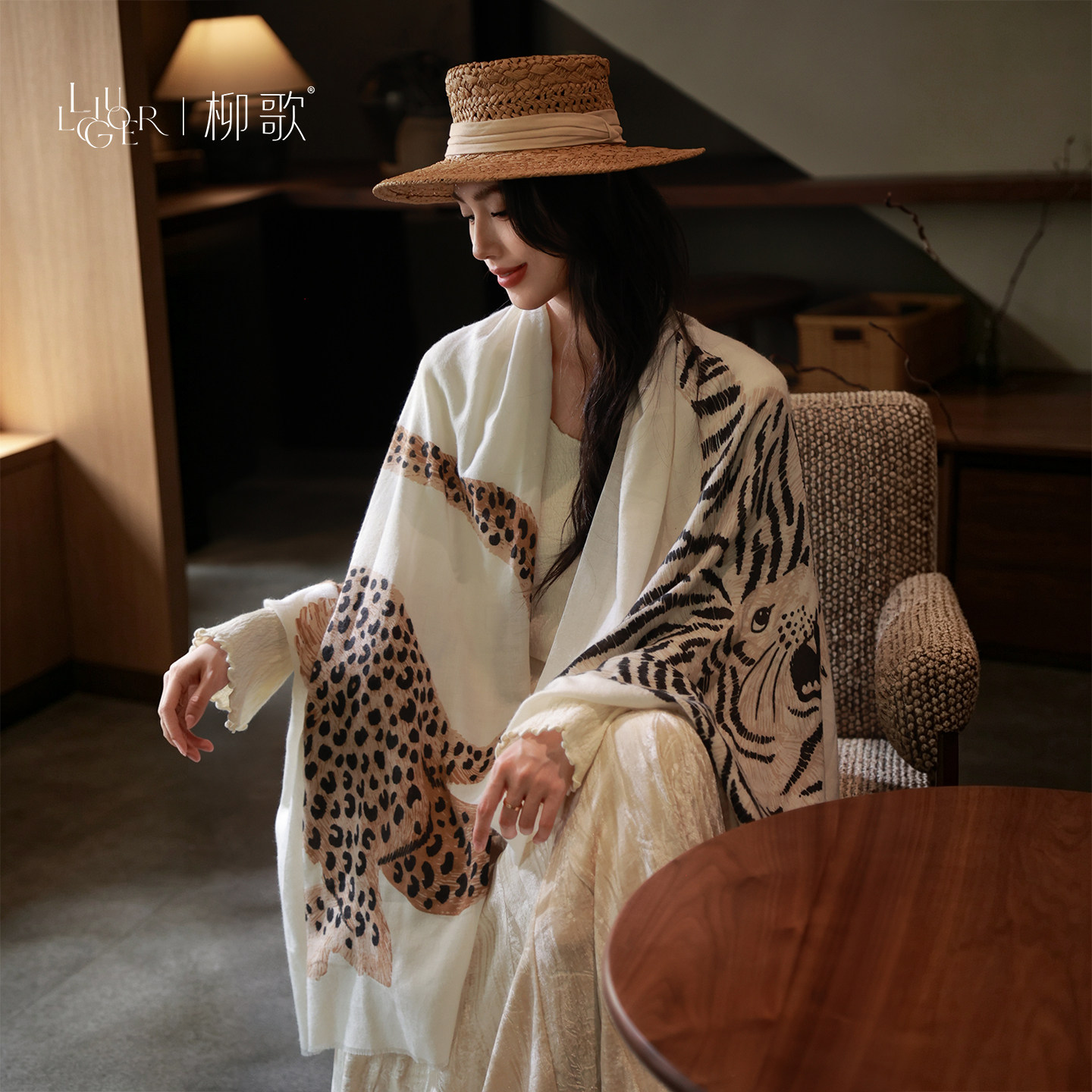 柳歌老钱风披肩女气质大围巾两用图片