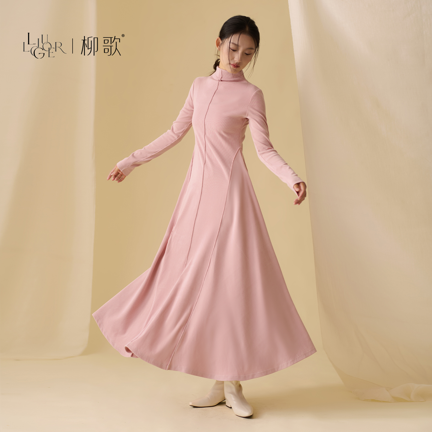 柳歌连衣裙长袖高领中长款大摆裙2025新款冬天配大衣的打底裙子女
