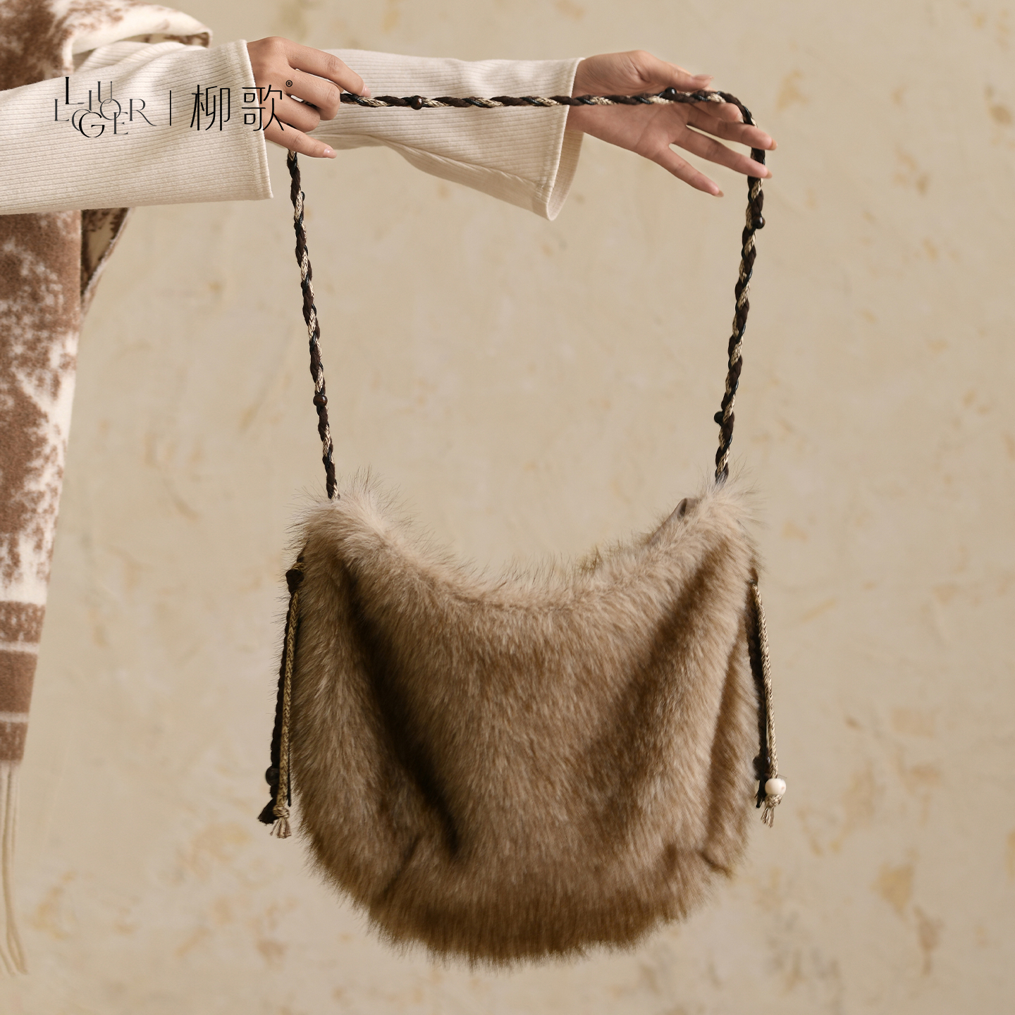 柳歌毛茸茸单肩斜挎包女