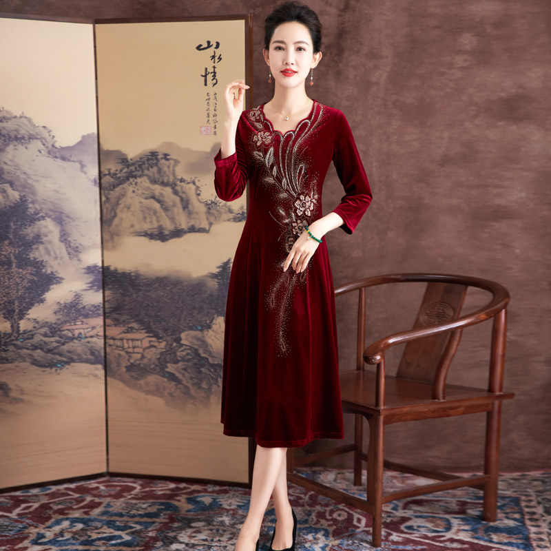 高端金丝绒婚宴服喜婆婆中长款连衣裙中老年妈妈春装七分袖套头