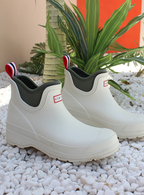 易梦玲HUN女士潮流雨靴黑色防水时尚舒适牛布朗鞋口男女款