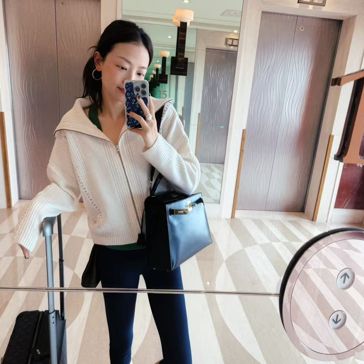 设计师原创大翻领羊毛毛衣外套