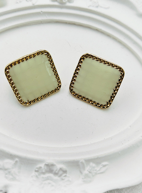 米色小方块耳钉小众设计感银针耳饰轻奢气质百搭新年耳环【B836】