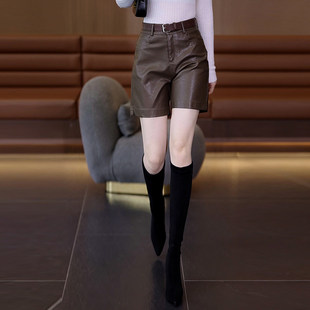 高级感超好看皮短裤女款2026新款秋冬季直筒裤pu皮搭配靴子的裤子