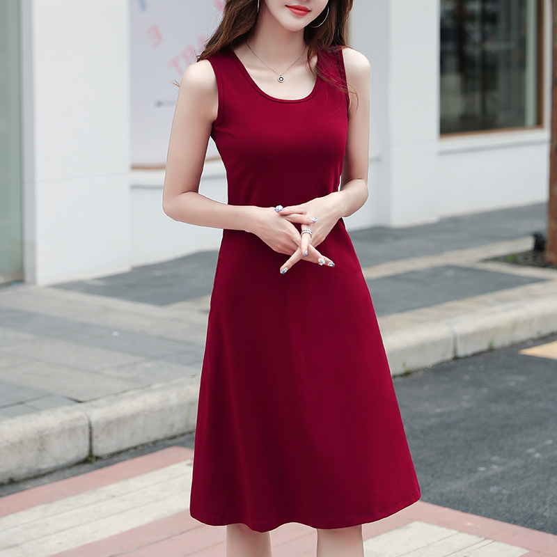 2025年流行a字裙子适合胯大的红色连衣裙女30一35岁中长款背心裙