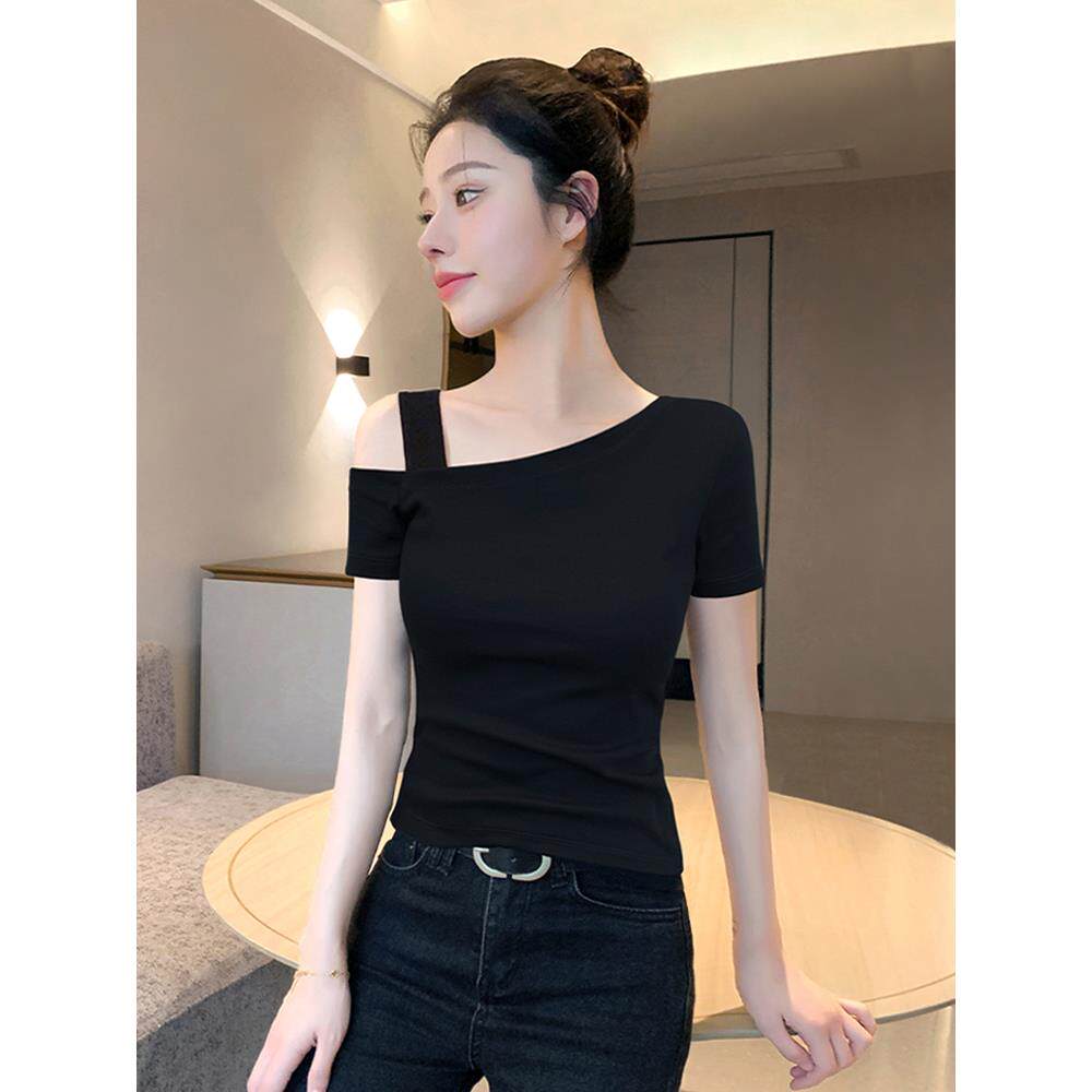 黑色斜肩短袖t恤女2026新款夏季修身显瘦高级感独特绝美露肩上衣