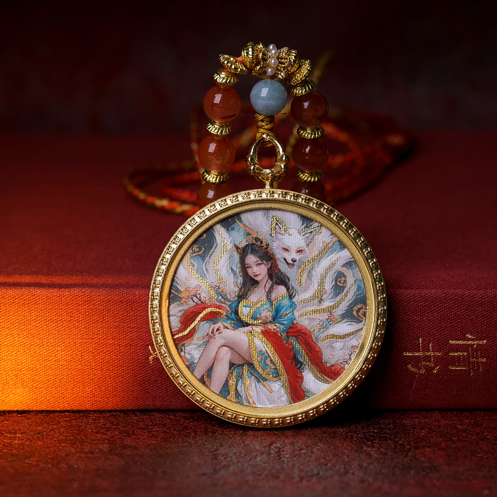 柏利来新款钛钢手绘描金九尾狐唐卡 保色电镀吊坠 手工编织南