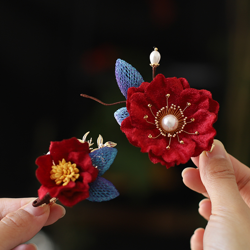 古风手工花朵红色发夹新中式绒布珍珠边夹新娘头饰秀禾服婚礼配饰