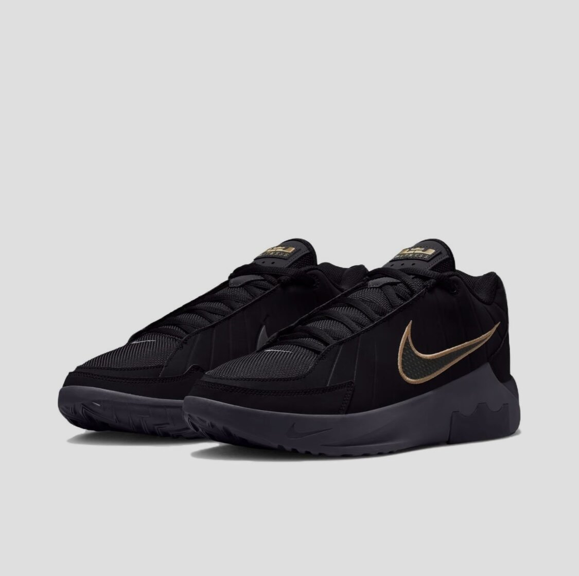 耐克男子LEBRON舒适低帮篮球鞋HQ8035-003 断码45