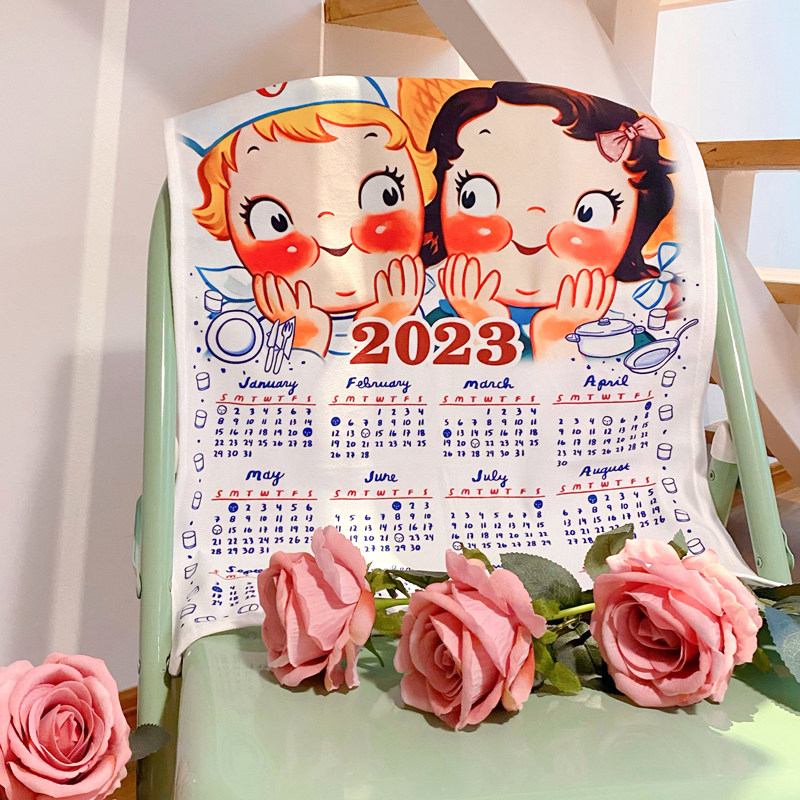 马吉吉  2023年ins风北欧可爱挂历娃娃个性挂布挂墙装饰日历定做